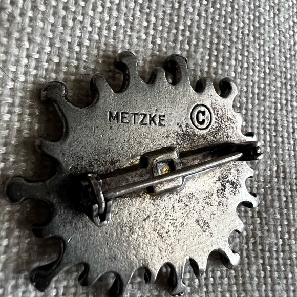 METZKE PEWTER SUN FACE PIN 1980s authentic vintage modernist brooch Rare find - Picture 3 of 5